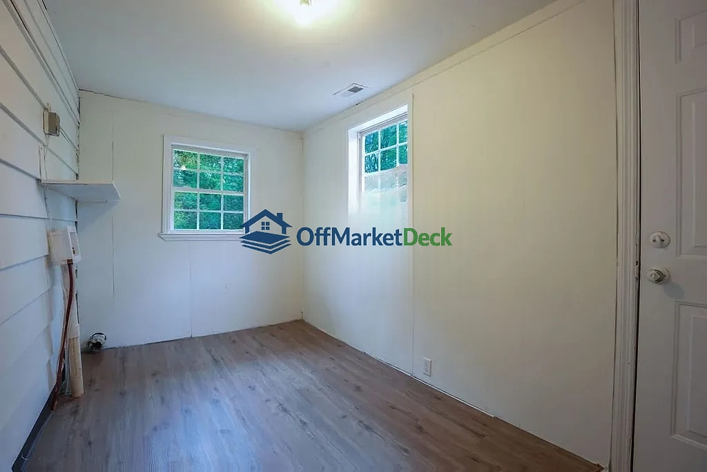 Off-market house in Spartanburg, South Carolina — 3 beds, 2 baths, $208,000 — photo 8 of 8