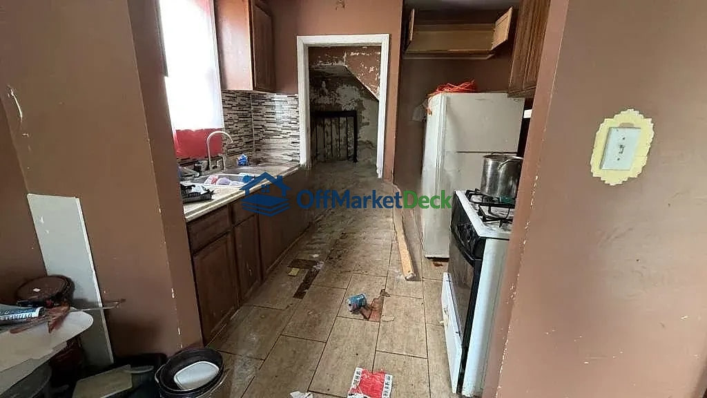 Off-market house in Detroit, Michigan — 3 beds, 1 bath, $27,900 — photo 6 of 8
