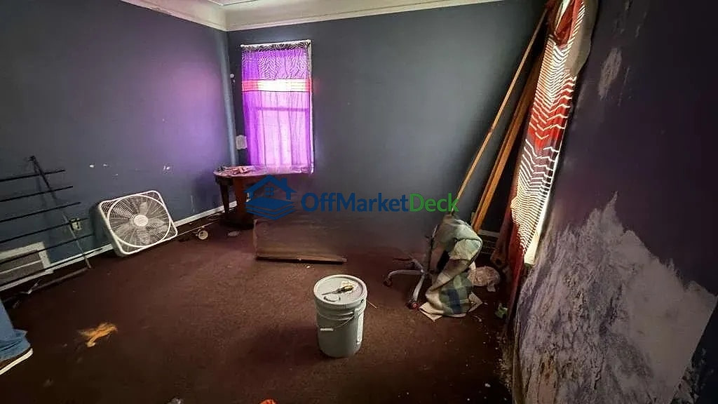 Off-market house in Detroit, Michigan — 3 beds, 1 bath, $27,900 — photo 7 of 8