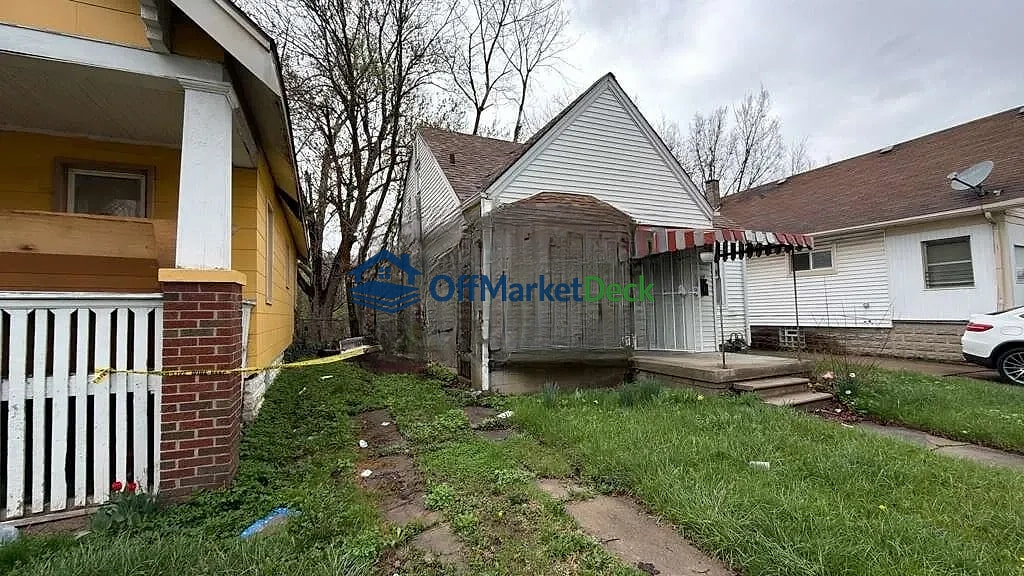 Off-market house in Detroit, Michigan — 3 beds, 1 bath, $27,900 — photo 4 of 8