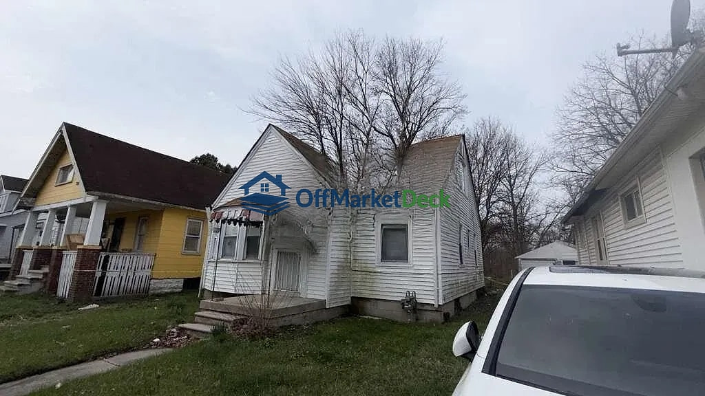 Off-market house in Detroit, Michigan — 3 beds, 1 bath, $27,900 — photo 2 of 8