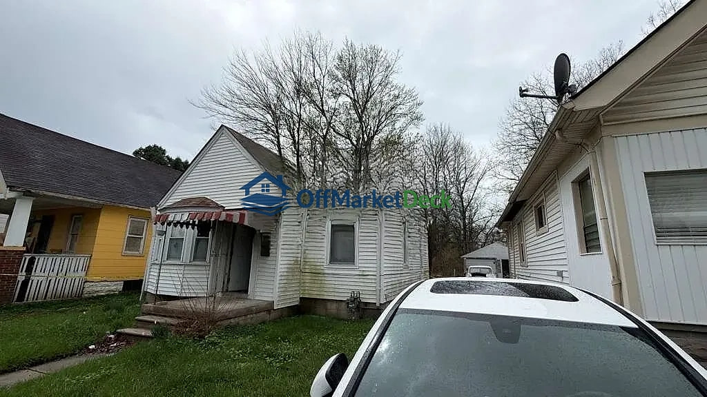 Off-market house in Detroit, Michigan — 3 beds, 1 bath, $27,900 — photo 5 of 8