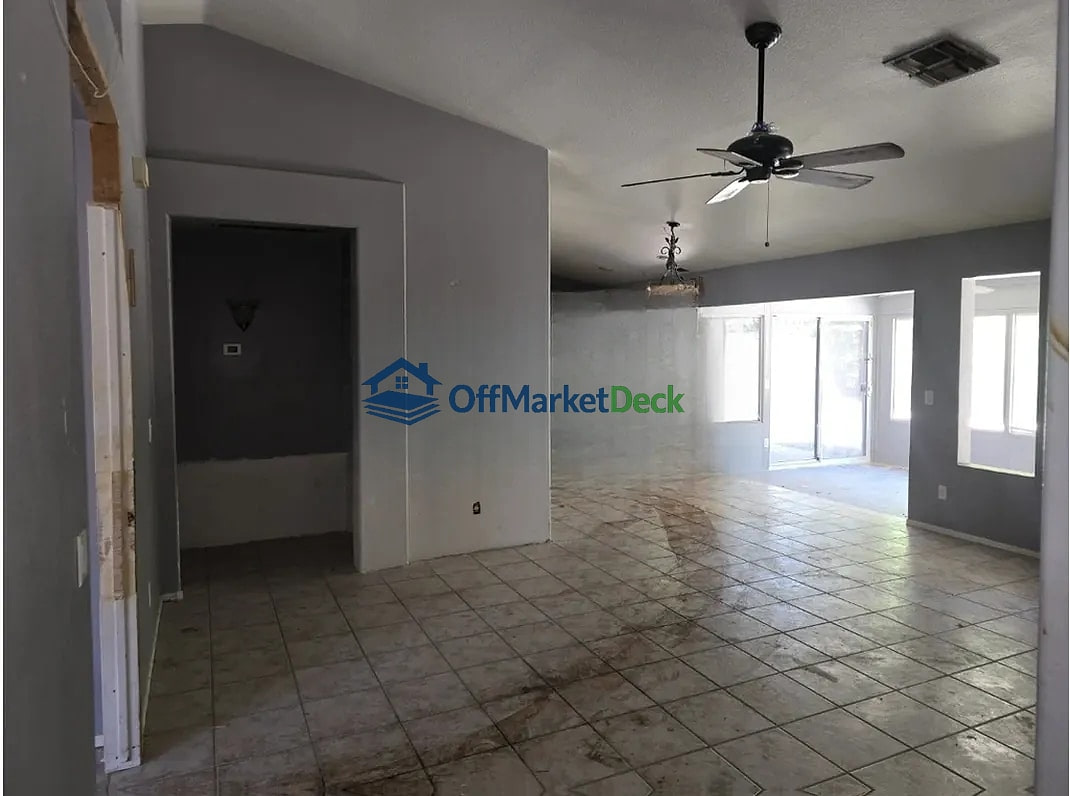 Off-market house in Glendale, Arizona — 2 beds, 2 baths, $389,990 — photo 8 of 8
