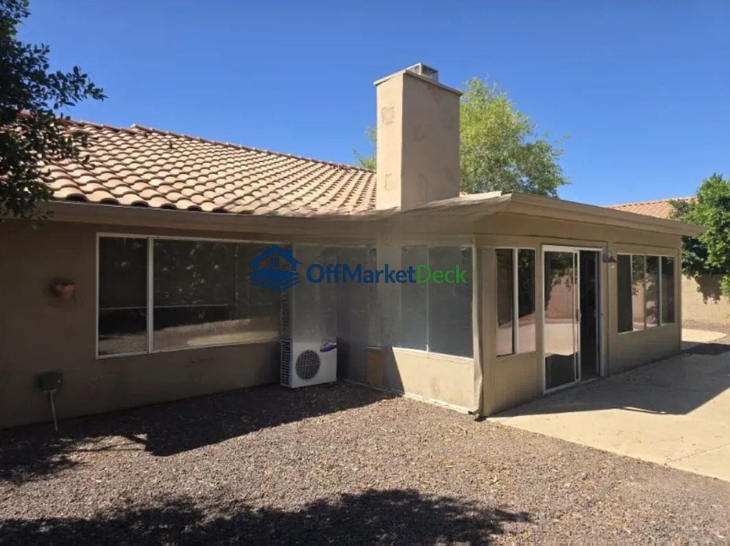 Off-market house in Glendale, Arizona — 2 beds, 2 baths, $389,990 — photo 3 of 8