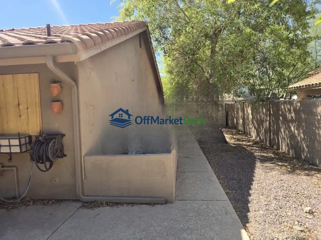 Off-market house in Glendale, Arizona — 2 beds, 2 baths, $389,990 — photo 4 of 8