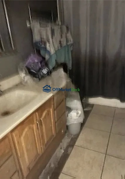 Off-market house in Glendale, Arizona — 2 beds, 1 bath, $139,990 — photo 8 of 8