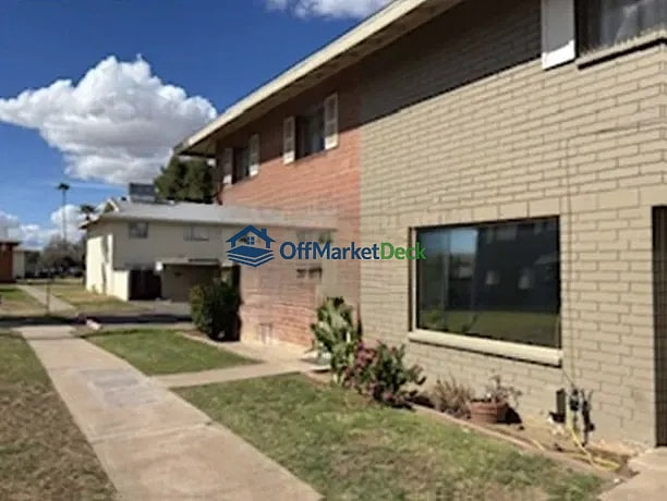 Off-market house in Glendale, Arizona — 2 beds, 1 bath, $139,990 — photo 5 of 8