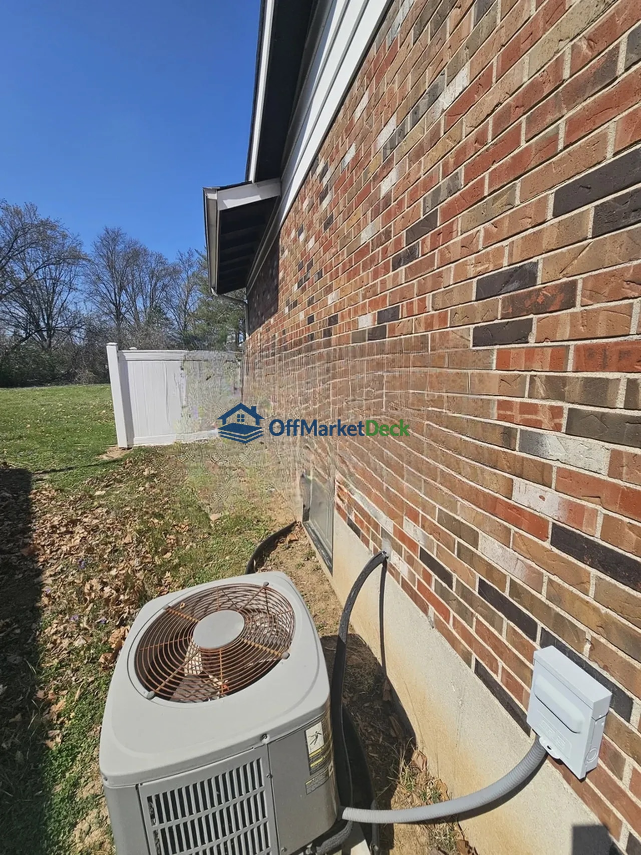 Off-market house in Florissant, Missouri — 3 beds, 2.5 baths, $179,900 — photo 6 of 8
