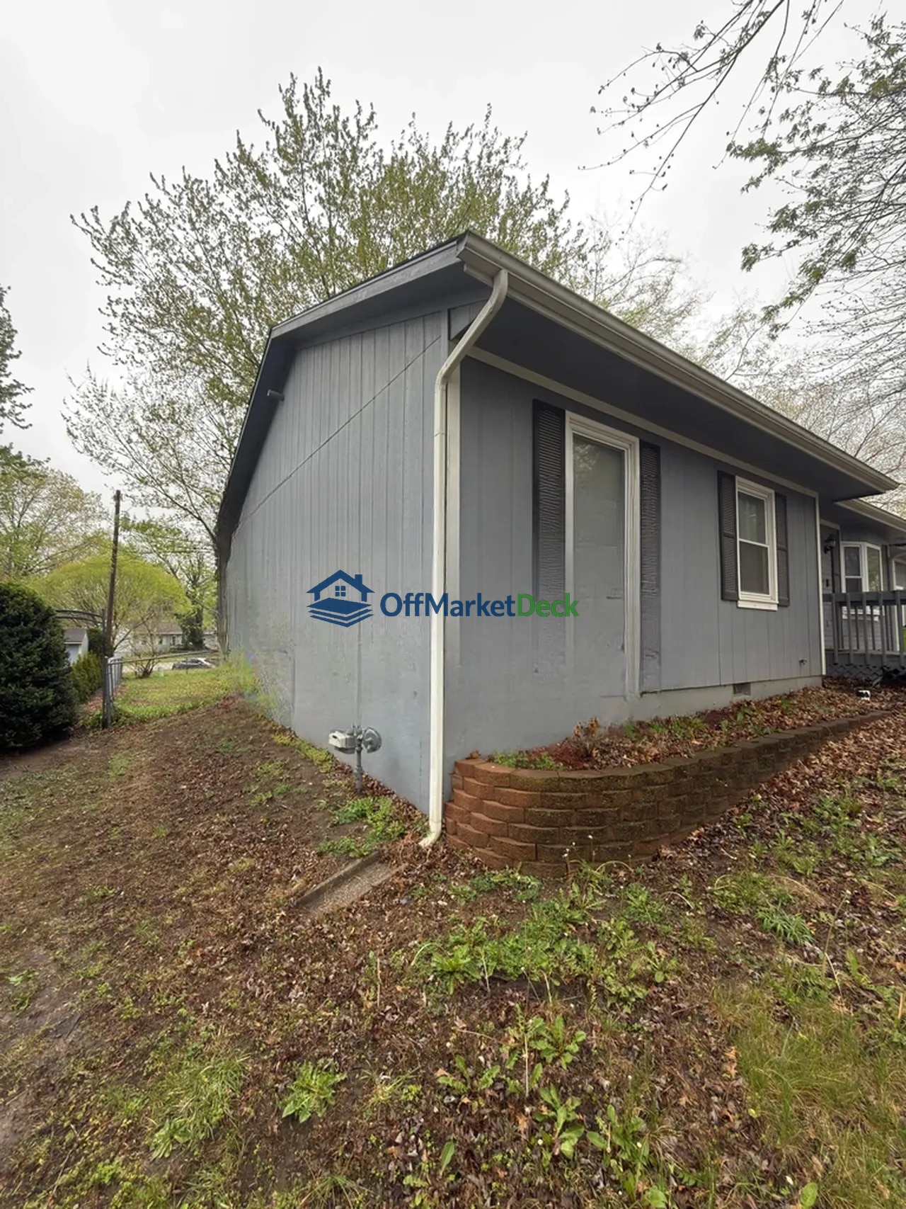 Off-market house in Harrisonville, Missouri — 3 beds, 1 bath, $157,900 — photo 3 of 8