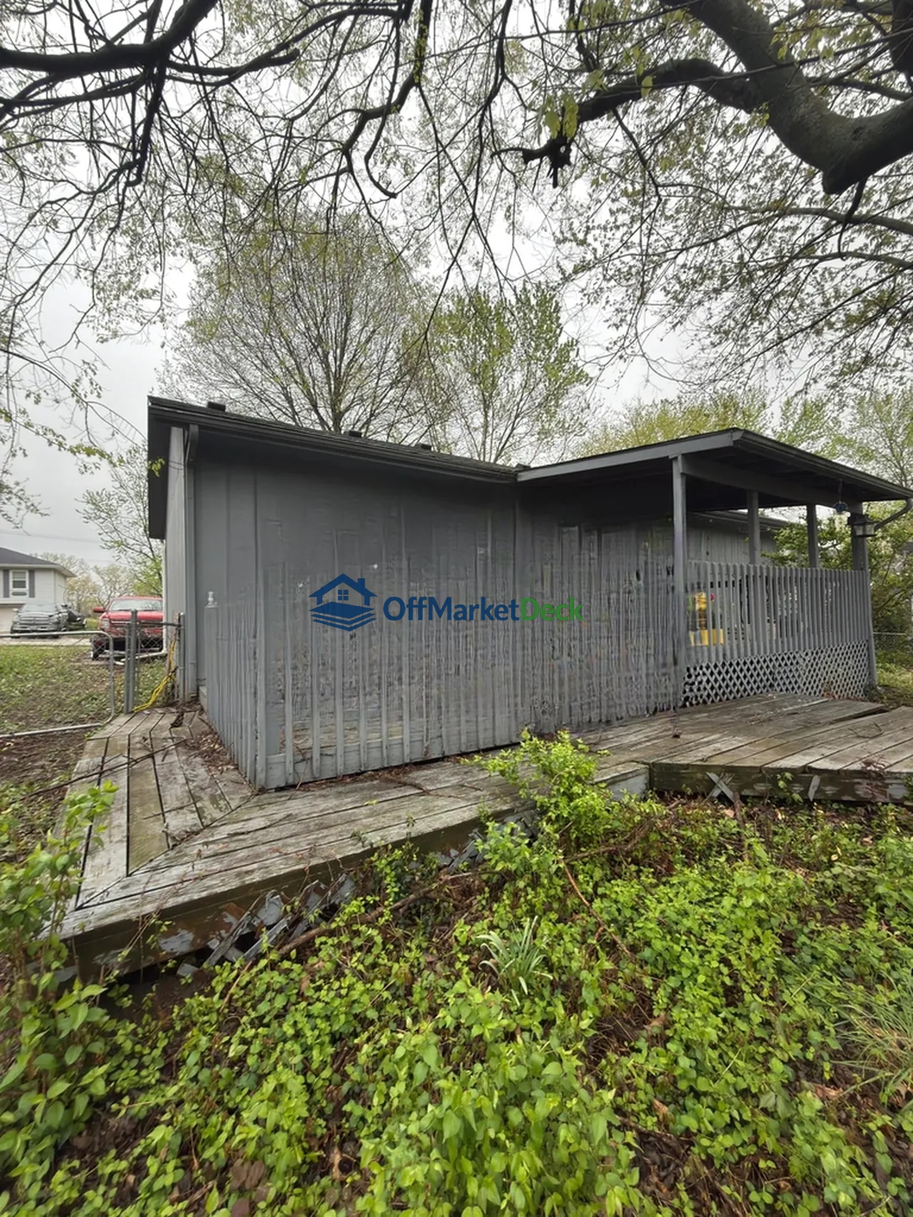 Off-market house in Harrisonville, Missouri — 3 beds, 1 bath, $157,900 - Blurred background Image