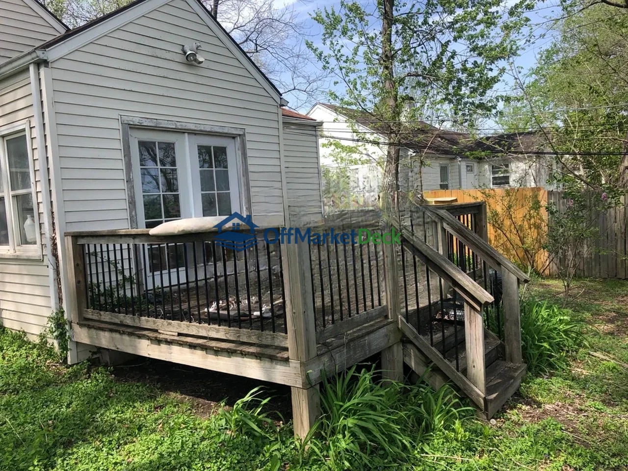 Off-market house in Overland Park, Kansas — 2 beds, 1 bath, $149,900 — photo 2 of 8