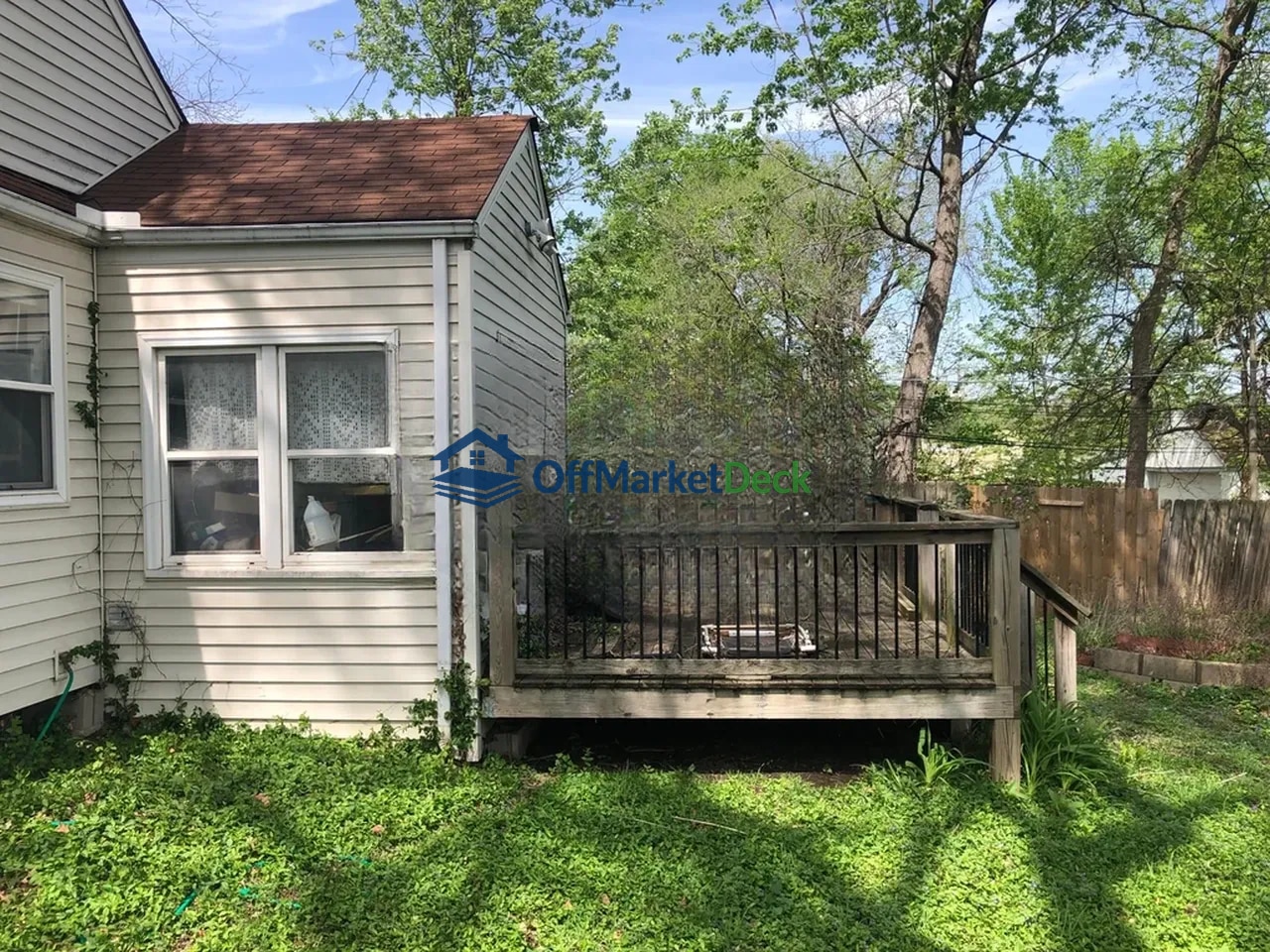 Off-market house in Overland Park, Kansas — 2 beds, 1 bath, $149,900 — photo 4 of 8