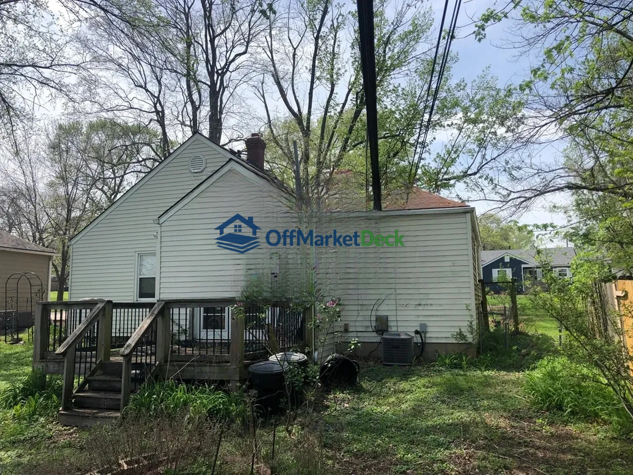 Off-market house in Overland Park, Kansas — 2 beds, 1 bath, $149,900 — photo 3 of 8