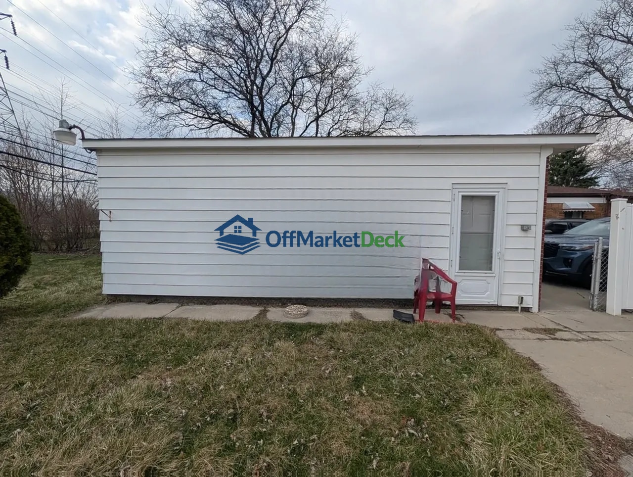 Off-market house in Warren, Michigan — 4 beds, 2 baths, $199,900 — photo 2 of 8