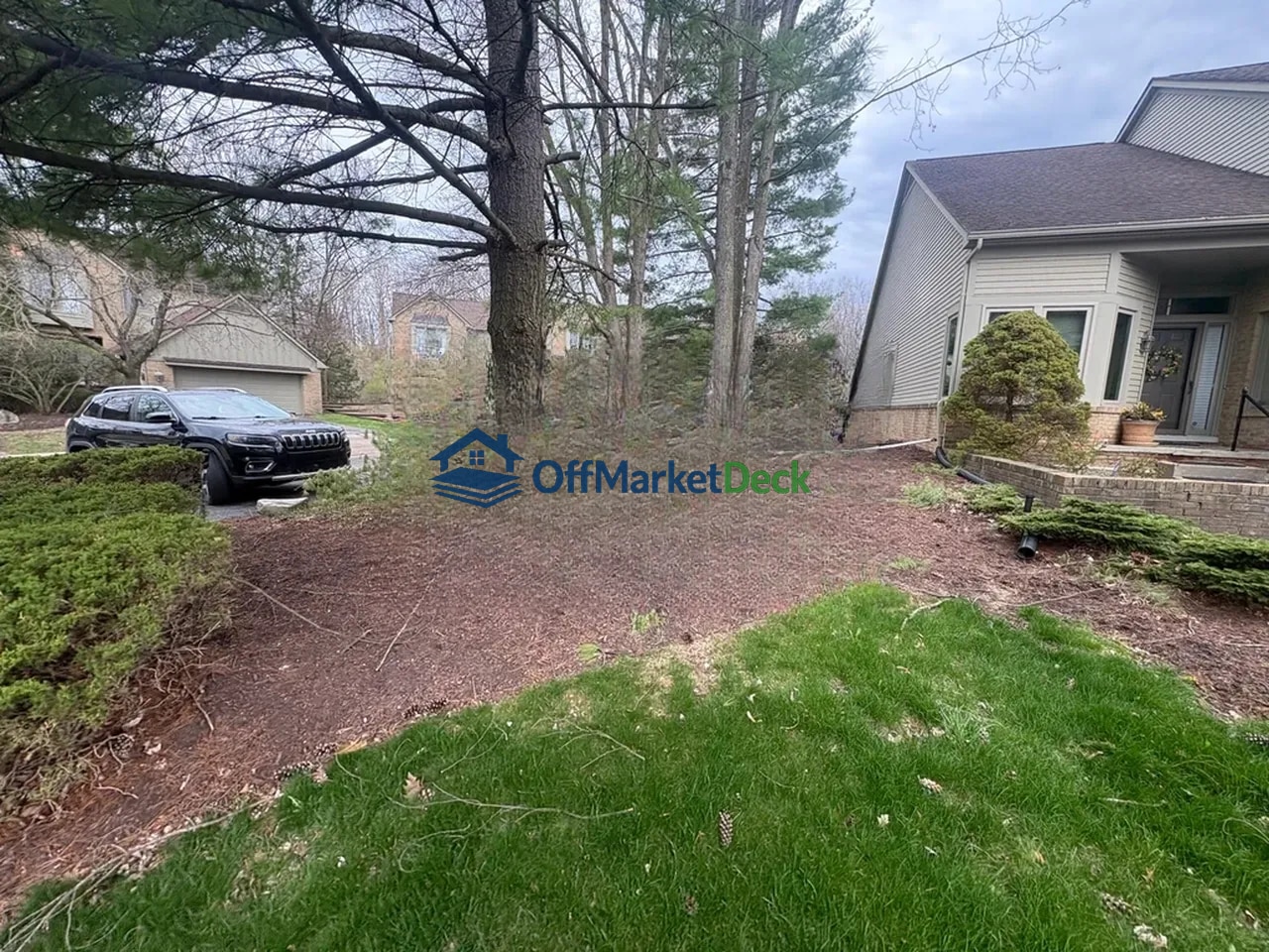 Off-market townhome in Farmington Hills, Michigan — 3 beds, 2.5 baths, $284,900 — photo 6 of 8