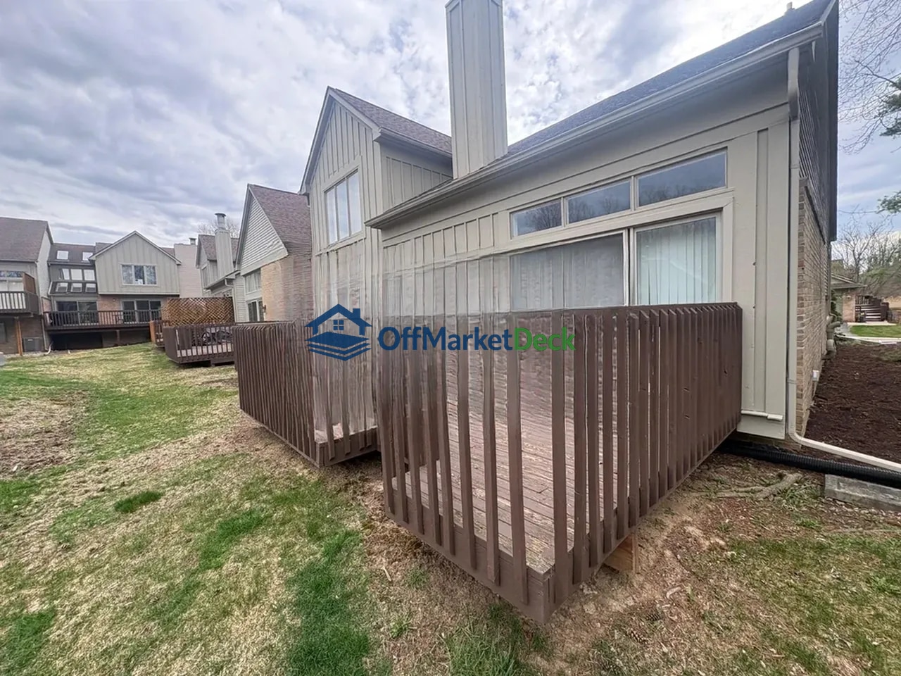 Off-market townhome in Farmington Hills, Michigan — 3 beds, 2.5 baths, $284,900 — photo 4 of 8