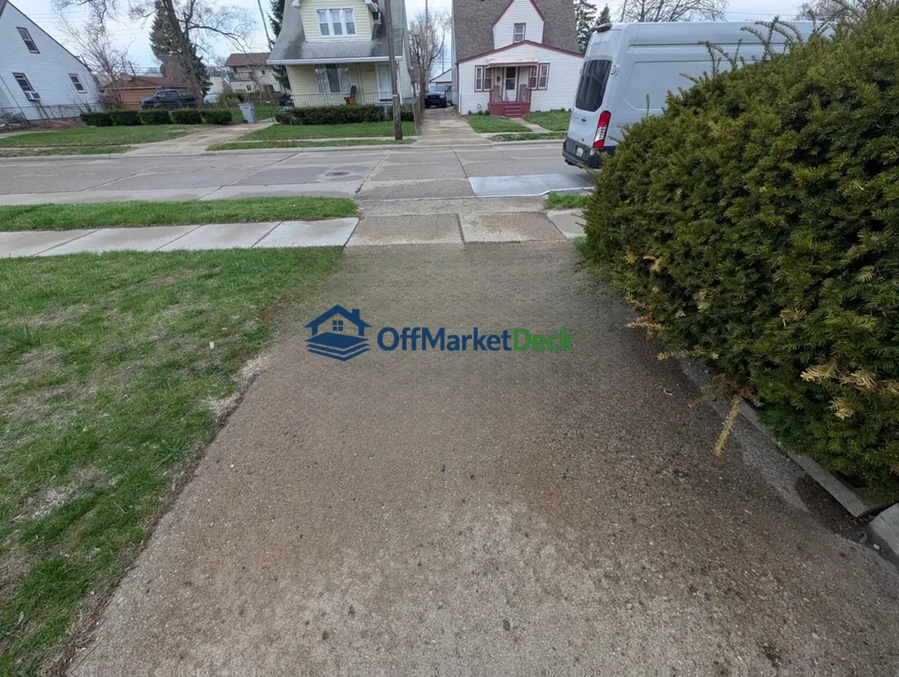 Off-market house in Hazel Park, Michigan — 2 beds, 1 bath, $96,900 - Blurred background Image