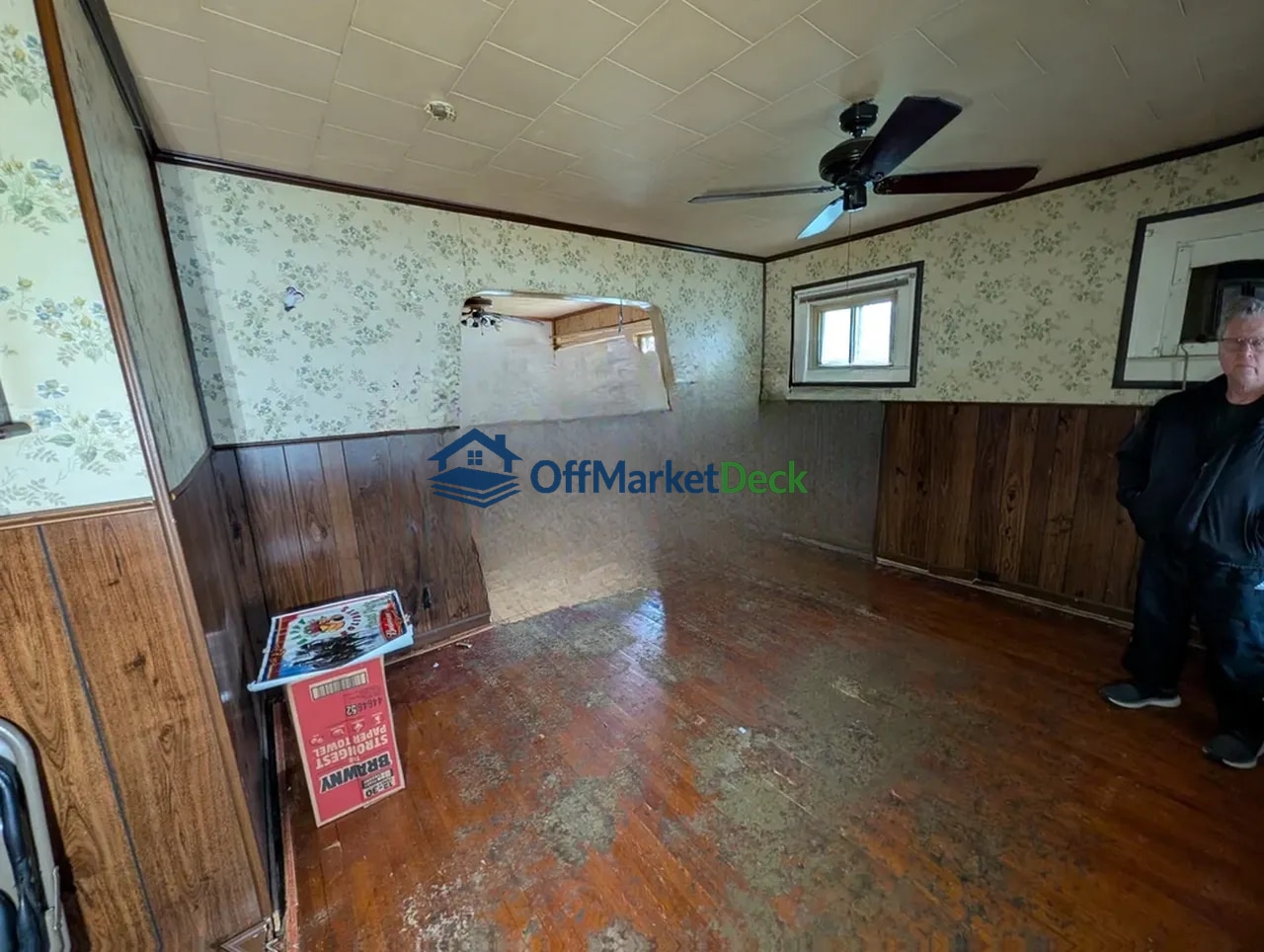 Off-market house in Hazel Park, Michigan — 2 beds, 1 bath, $96,900 — photo 7 of 8