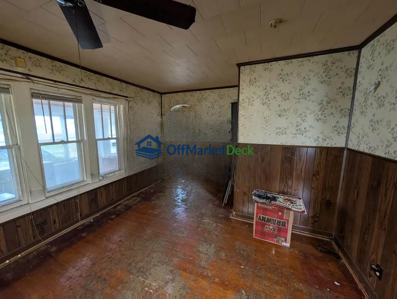 Off-market house in Hazel Park, Michigan — 2 beds, 1 bath, $96,900 — photo 6 of 8