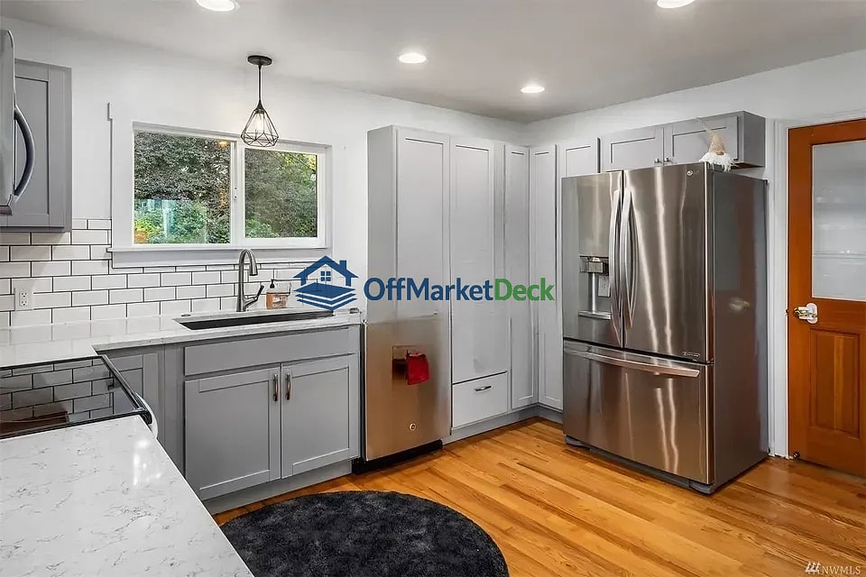 Off-market house in Seattle, Washington — 3 beds, 2 baths, $901,580 — photo 8 of 8