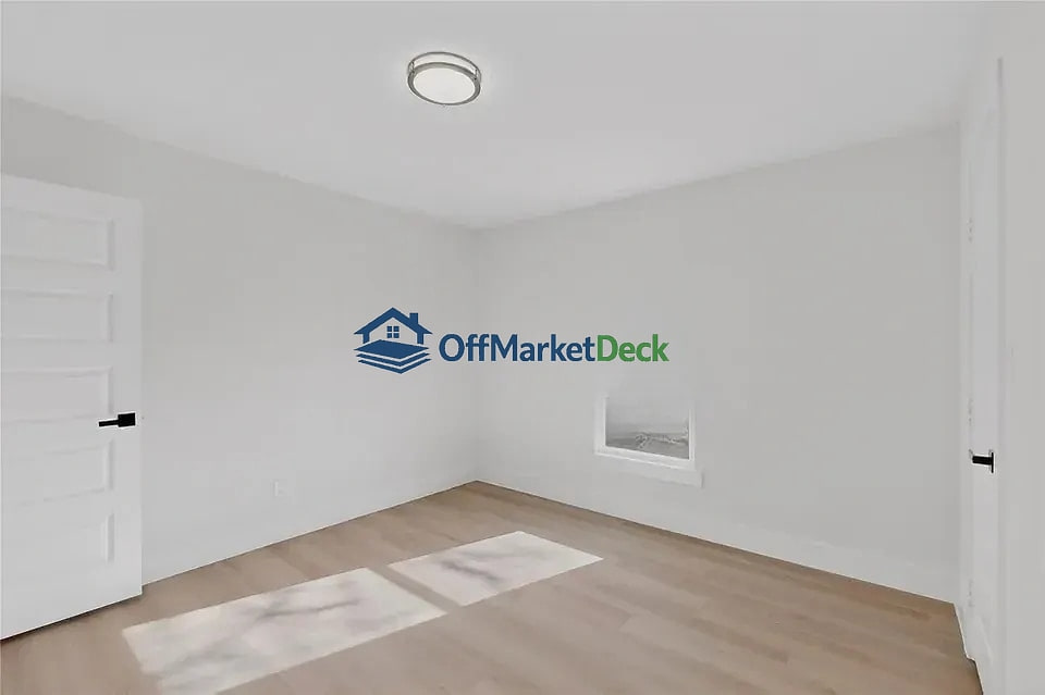 Off-market house in Dallas, Texas — 3 beds, 2 baths, $205,000 — photo 5 of 8