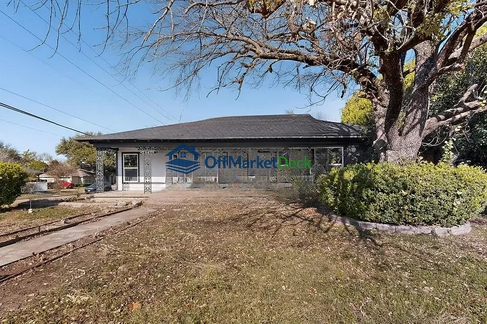 Off-market house in Dallas, Texas — 3 beds, 2 baths, $205,000