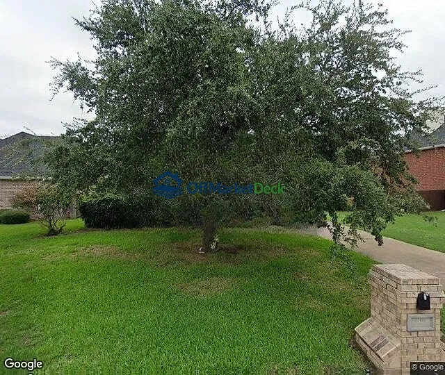 Off-market house in Mansfield, Texas — 4 beds, 3 baths, $472,000 - Blurred background Image