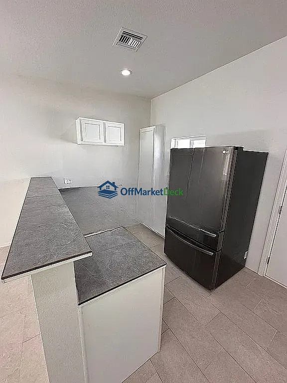 Off-market duplex in Tucson, Arizona — 6 beds, 4 baths, $70,000 — photo 6 of 8