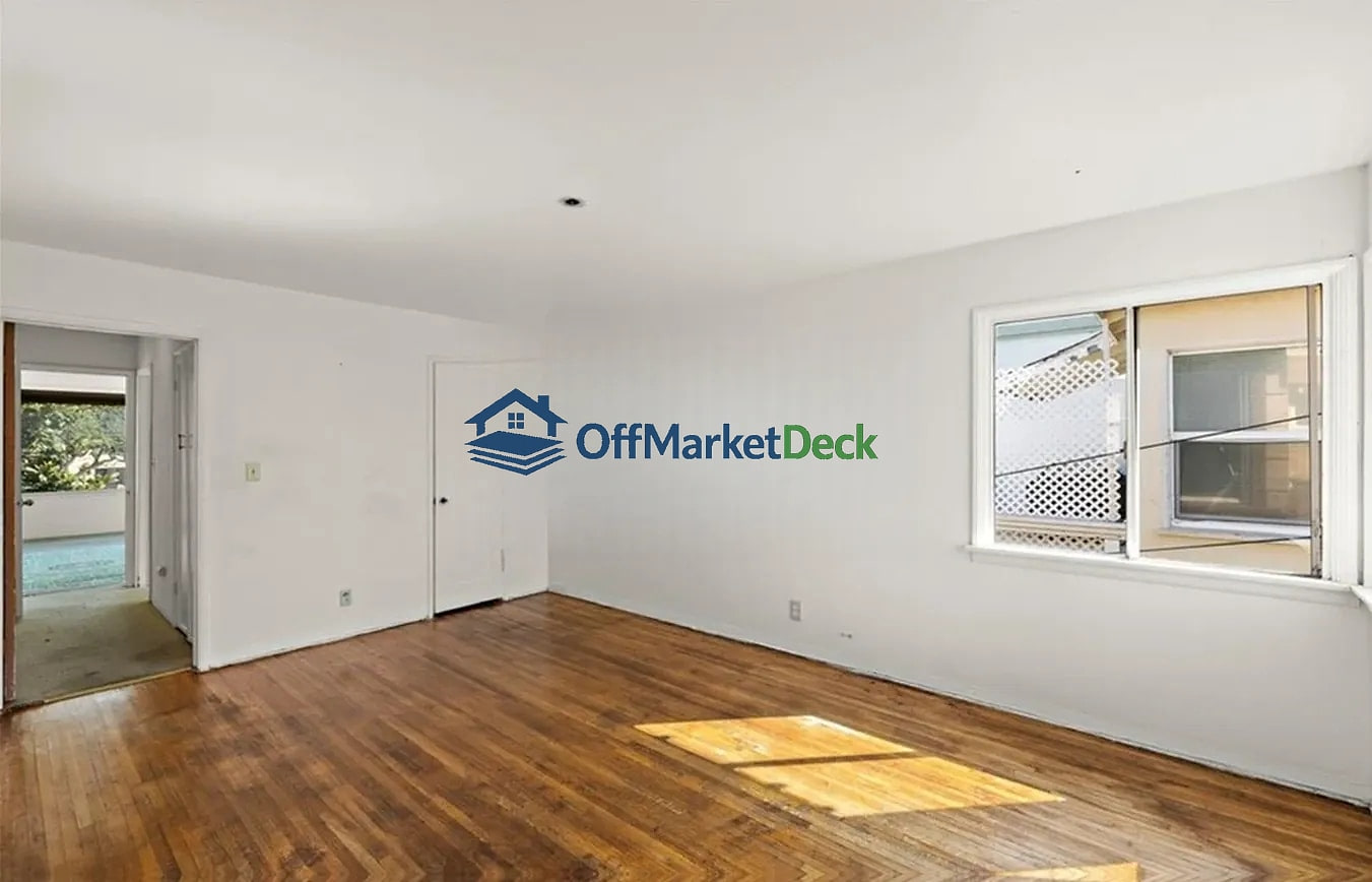 Off-market multi family in Newport Beach, California — 2 beds, 2 baths, $2,350,000 — photo 7 of 8