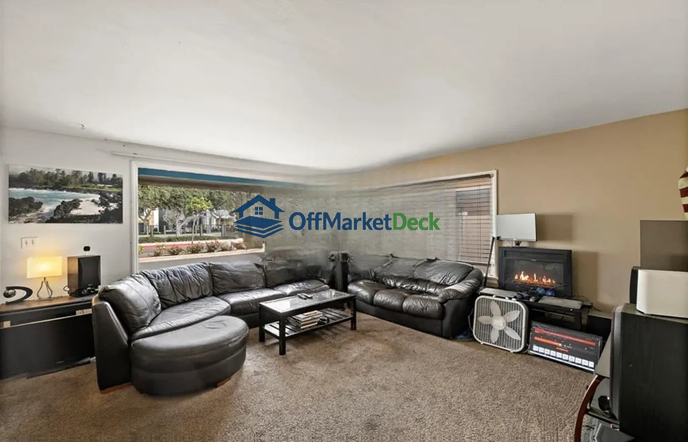 Off-market multi family in Newport Beach, California — 2 beds, 2 baths, $2,350,000 — photo 4 of 8