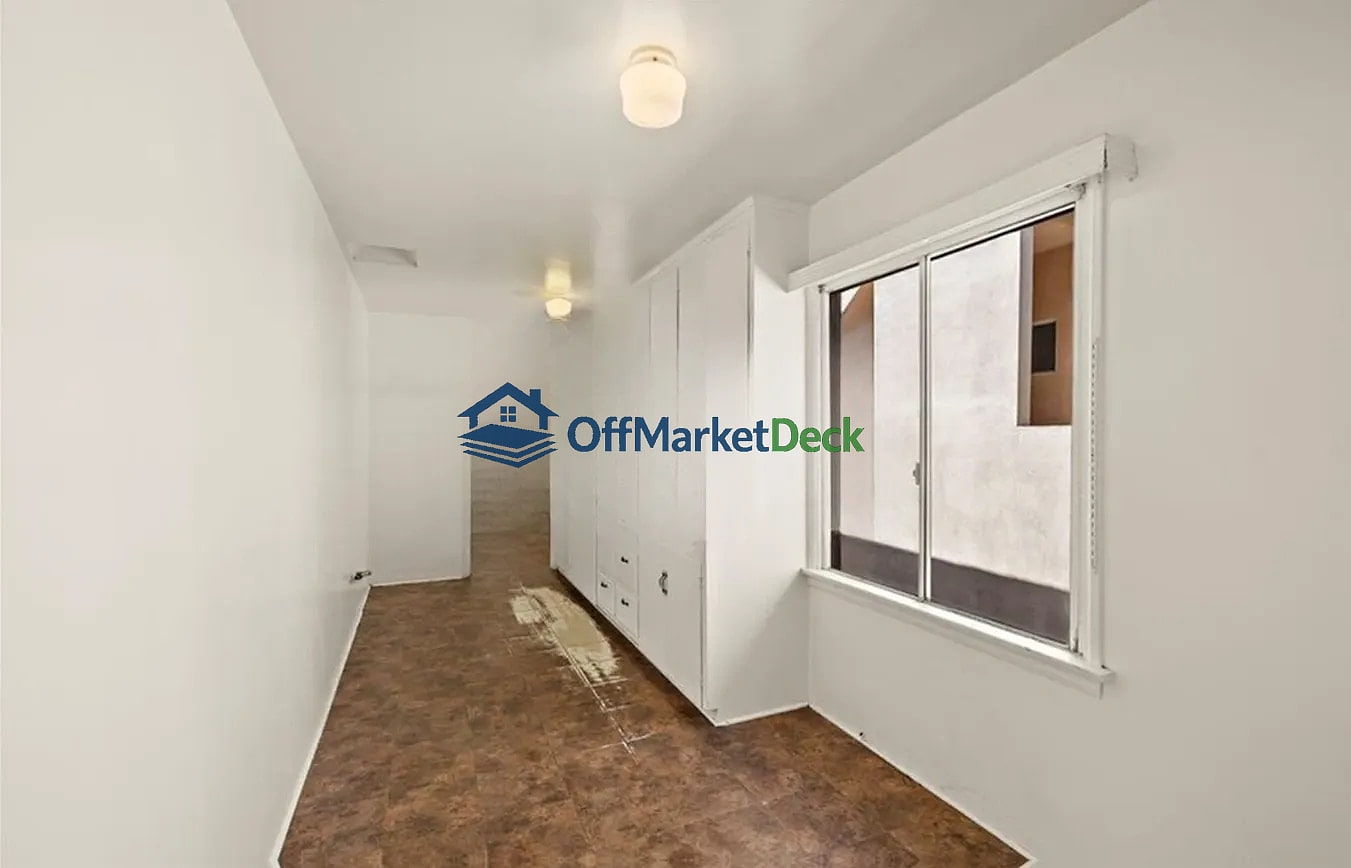Off-market multi family in Newport Beach, California — 2 beds, 2 baths, $2,350,000 — photo 6 of 8