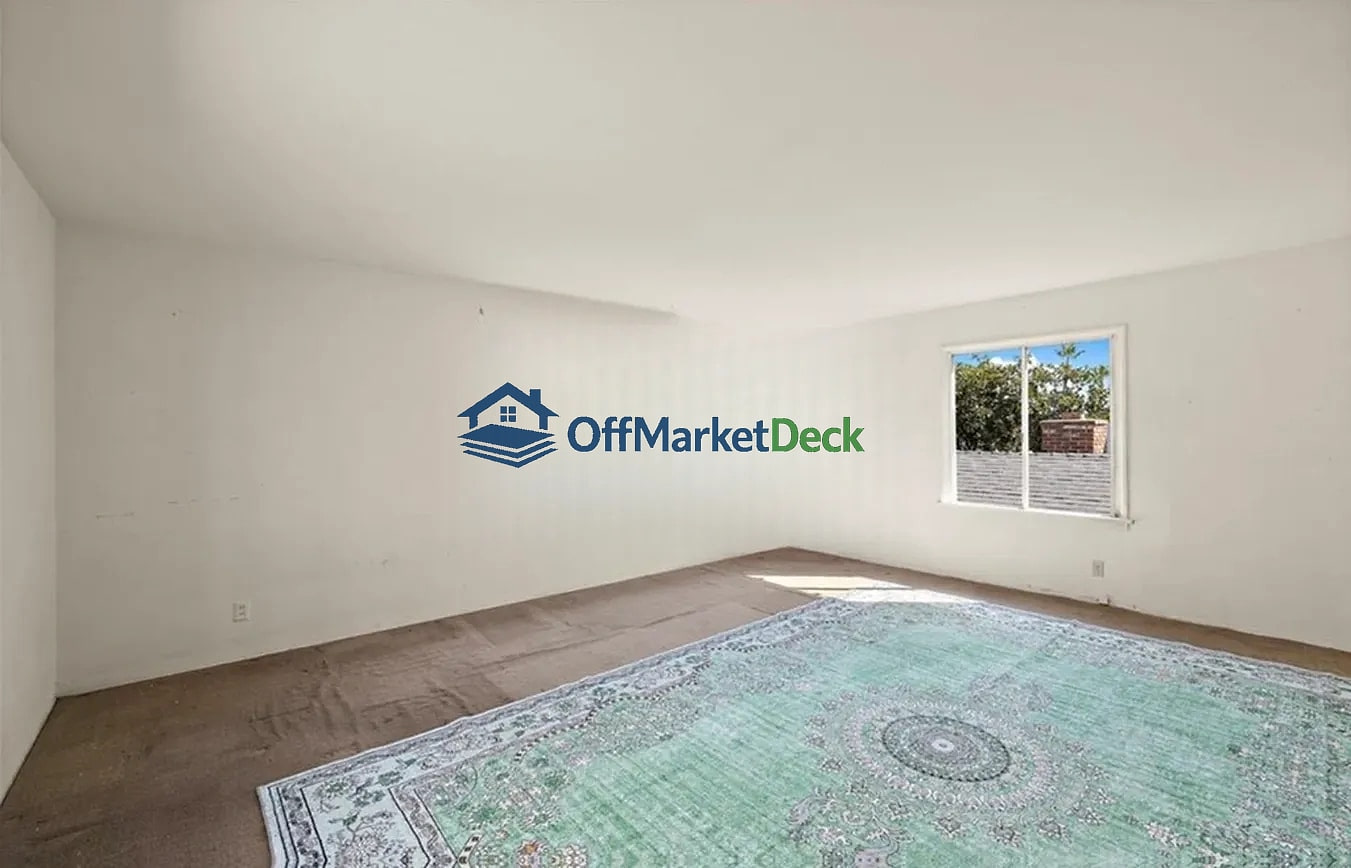 Off-market multi family in Newport Beach, California — 2 beds, 2 baths, $2,350,000 — photo 8 of 8