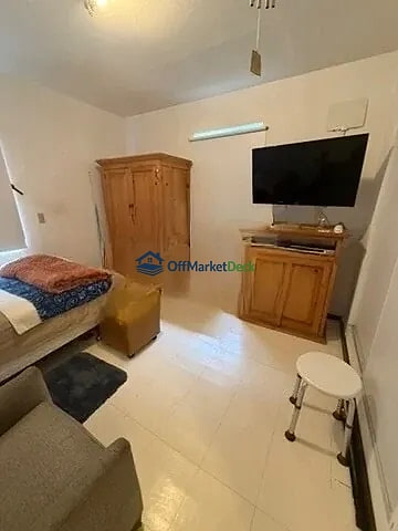Off-market multi family in Los Angeles, California — 2 beds, 2 baths, $1,250,000 — photo 5 of 8