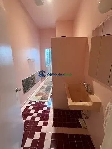Off-market multi family in Los Angeles, California — 2 beds, 2 baths, $1,250,000 — photo 7 of 8