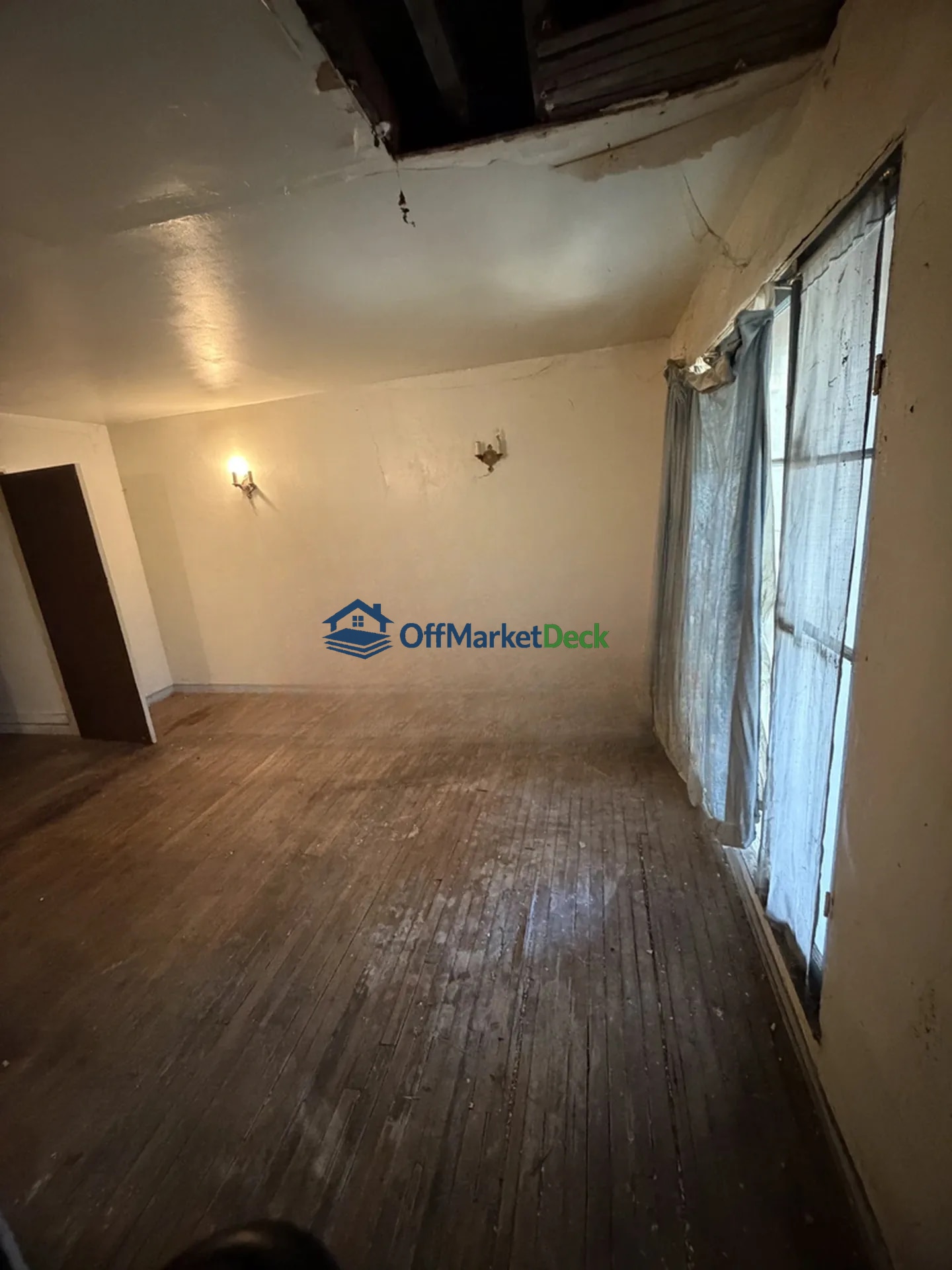 Off-market multi family in Los Angeles, California — 4 beds, 3 baths, $750,000 — photo 5 of 8
