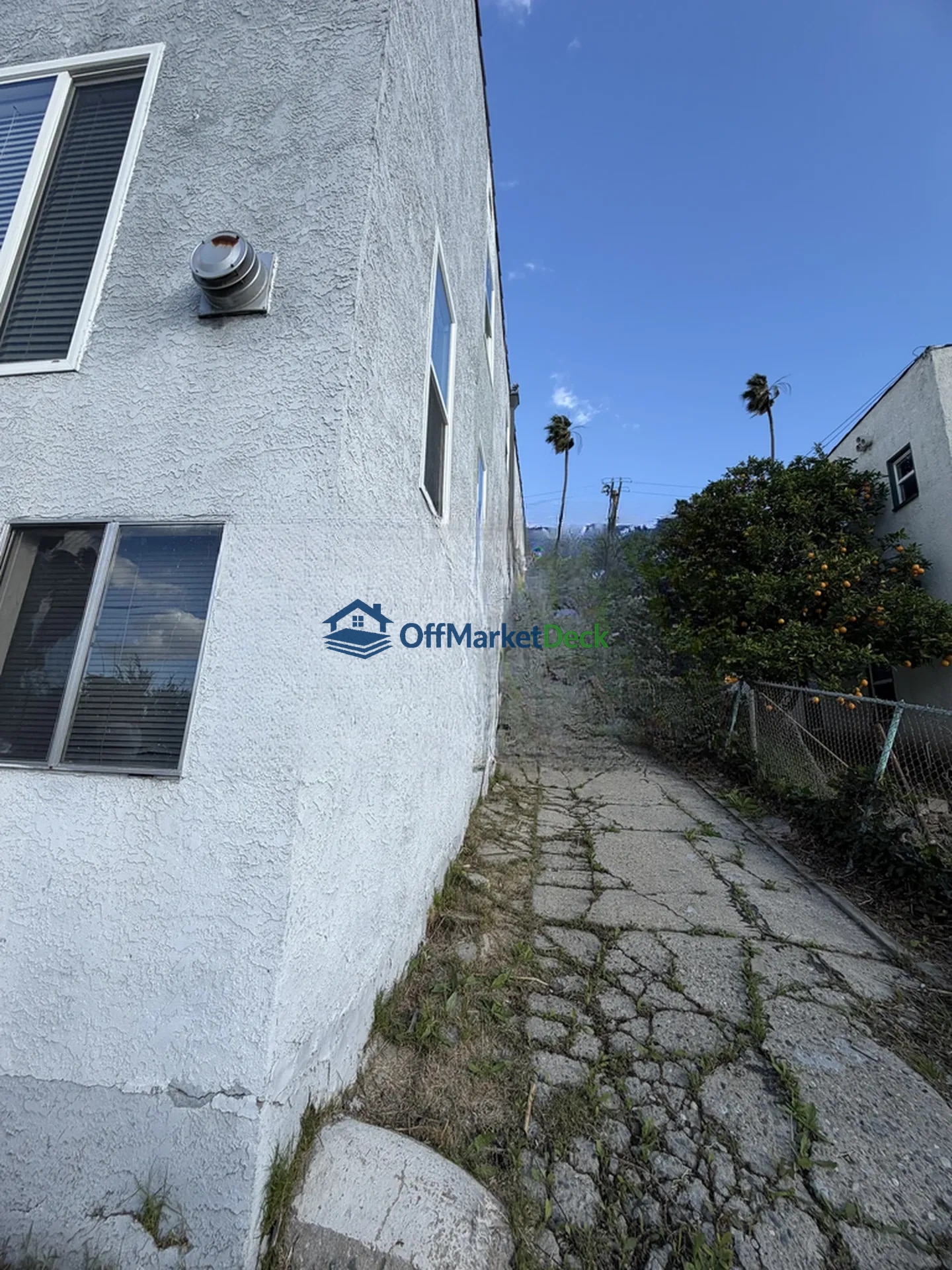 Off-market multi family in Los Angeles, California — 4 beds, 3 baths, $750,000 — photo 3 of 8