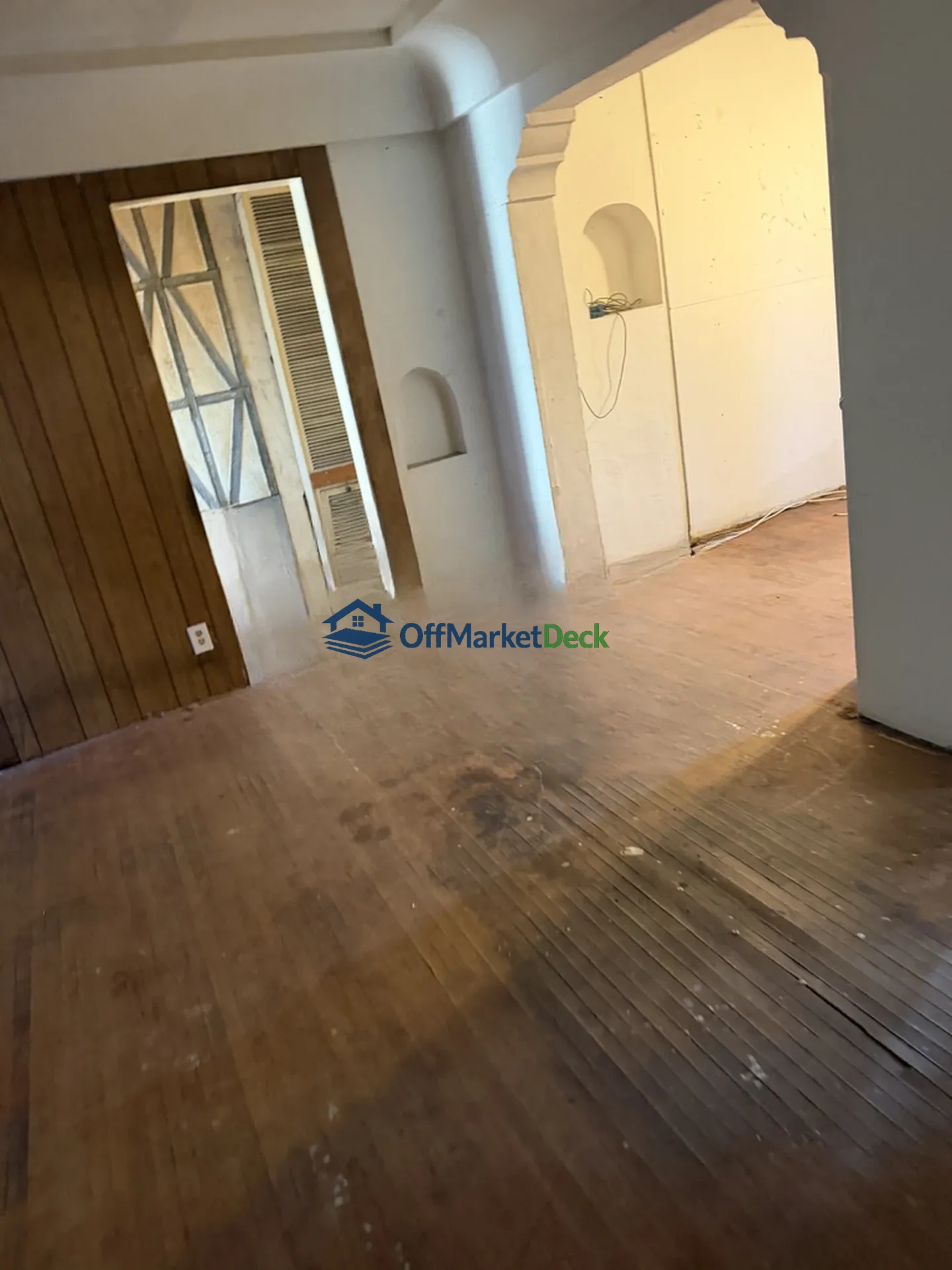 Off-market multi family in Los Angeles, California — 4 beds, 3 baths, $750,000 — photo 6 of 8