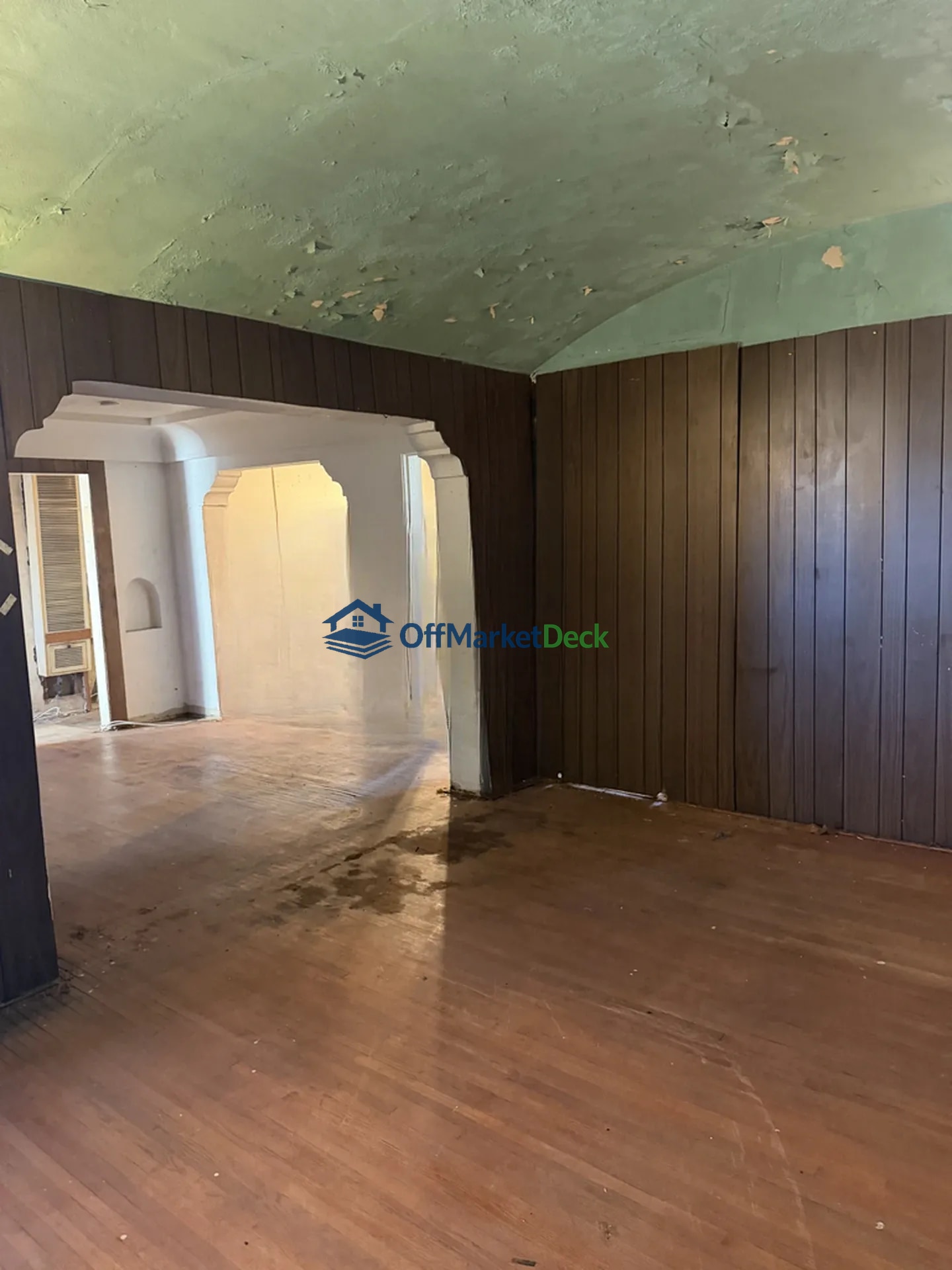 Off-market multi family in Los Angeles, California — 4 beds, 3 baths, $750,000 — photo 8 of 8