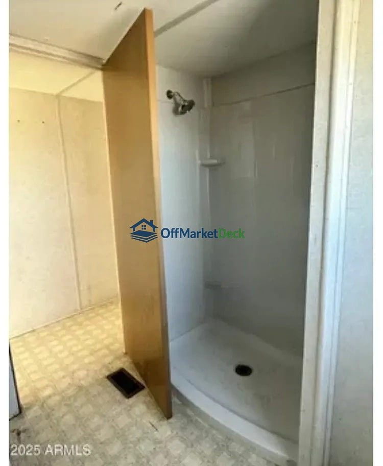Off-market house in Goodyear, Arizona — 2 beds, 1 bath, $160,000 — photo 4 of 8