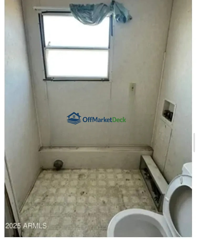 Off-market house in Goodyear, Arizona — 2 beds, 1 bath, $160,000 — photo 3 of 8
