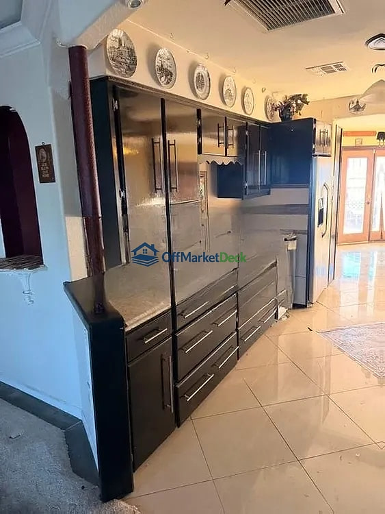 Off-market house in Sun City, Arizona — 1 bed, 1.5 baths, $175,000 — photo 5 of 8