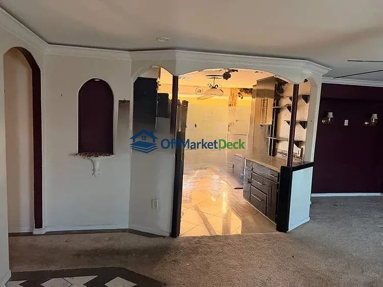 Off-market house in Sun City, Arizona — 1 bed, 1.5 baths, $175,000 — photo 3 of 8