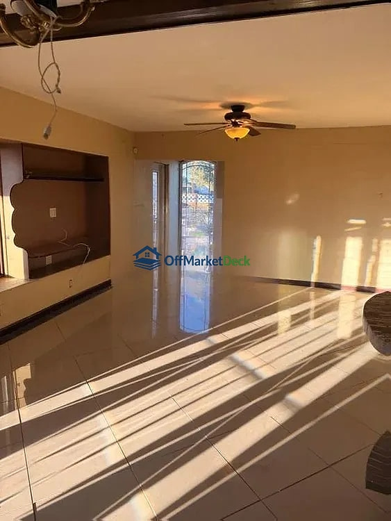 Off-market house in Sun City, Arizona — 1 bed, 1.5 baths, $175,000 — photo 8 of 8