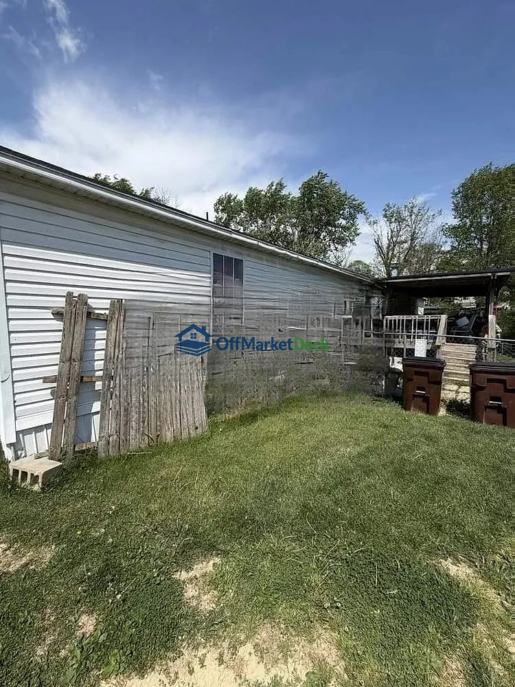 Off-market house in Stanford, Kentucky — 4 beds, 2 baths, $72,200 — photo 7 of 8