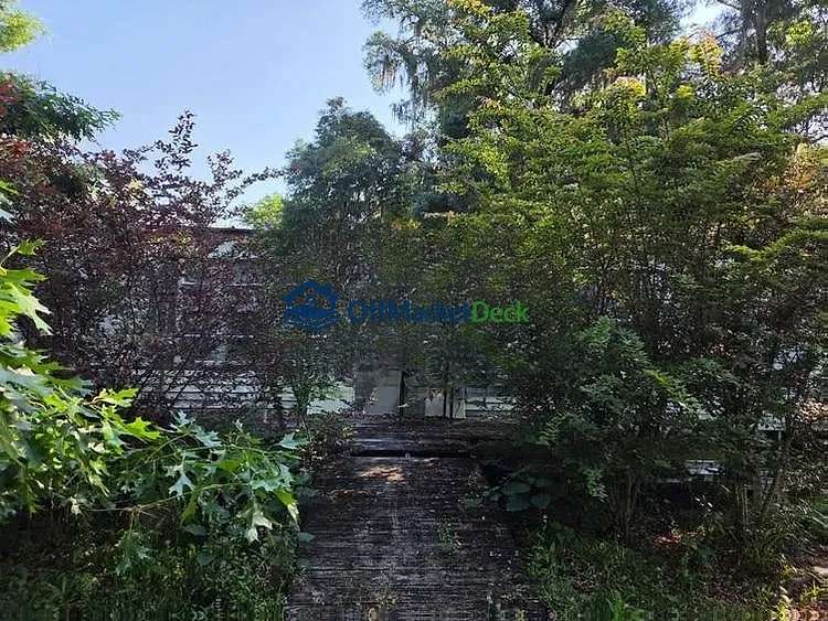 Off-market house in Midway, Georgia — 3 beds, 2 baths, $59,377 — photo 2 of 8