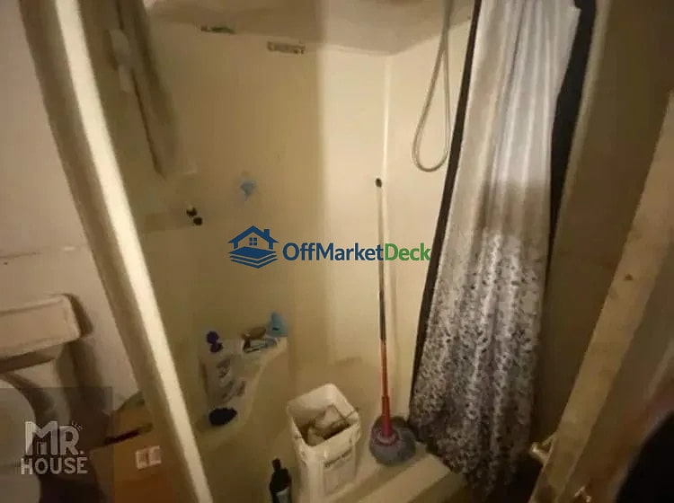 Off-market house in LaFollette, Tennessee — 2 beds, 1 bath, $40,000 — photo 3 of 8