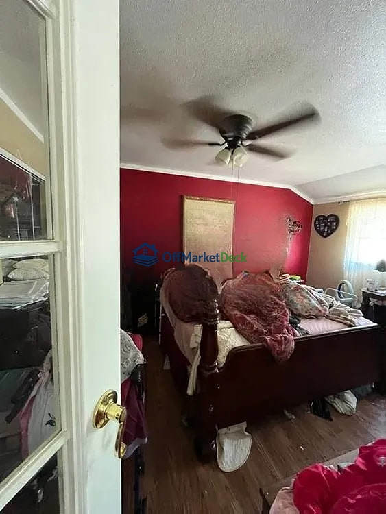 Off-market house in Fort Worth, Texas — 3 beds, 1 bath, $145,000 — photo 5 of 8