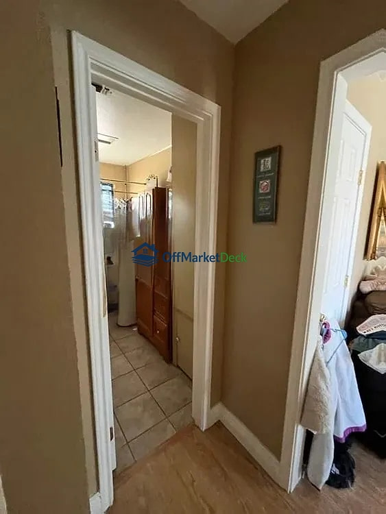Off-market house in Fort Worth, Texas — 3 beds, 1 bath, $145,000 — photo 3 of 8