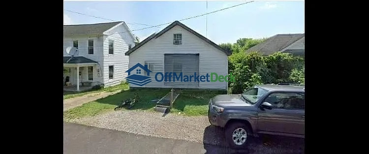 Off-market house in Gallipolis, Ohio — 2 beds, 1 bath, $34,800 - Blurred background Image