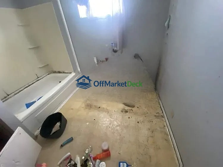 Off-market house in Gallipolis, Ohio — 2 beds, 1 bath, $34,800 — photo 6 of 8